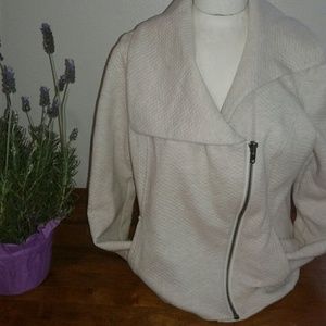 CAbi Jackets & Coats - Cabi Cream Moto Zip Jacket CAbi Jackets & Coats - Cabi Cream Moto Zip Jacket